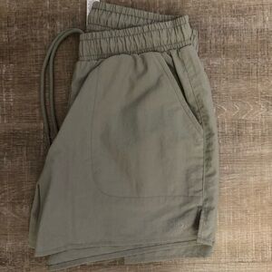 NWT Alo Yoga Alumni Shorts S
